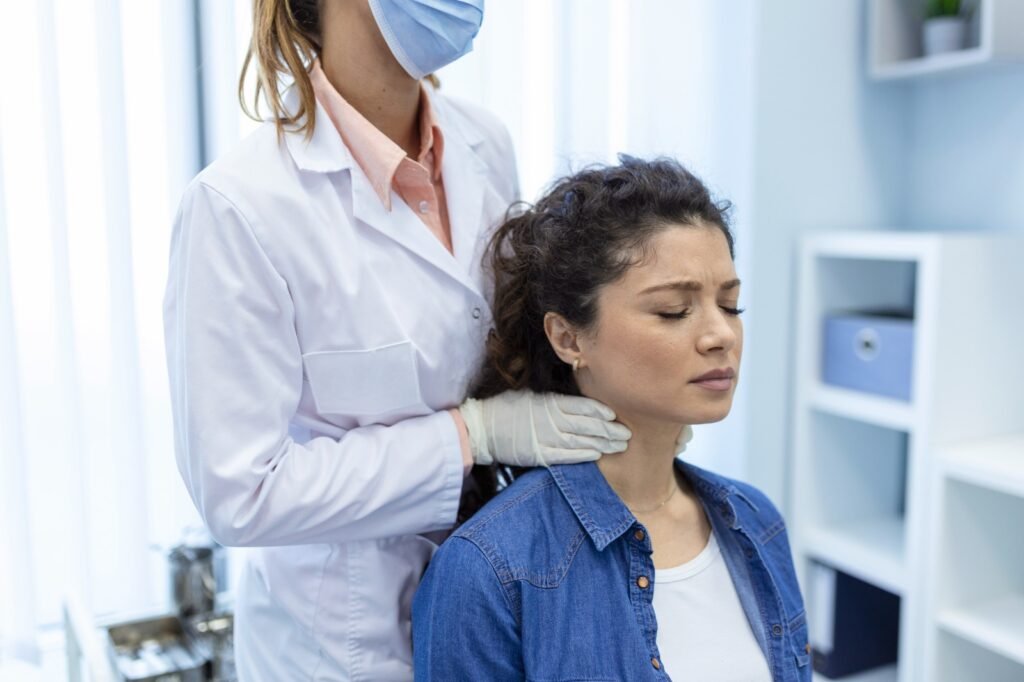 Neck Swelling Due to Thyroid: Symptoms, Causes & Warning Signs
